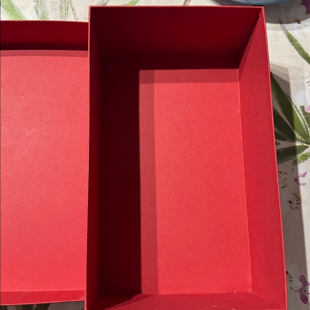 Valentino Garavani Red Embossed Logo Box - Picture 2 of 4